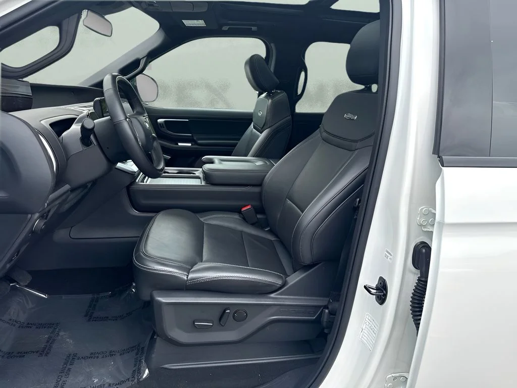 Used 2025 White Ford Platinum image 9