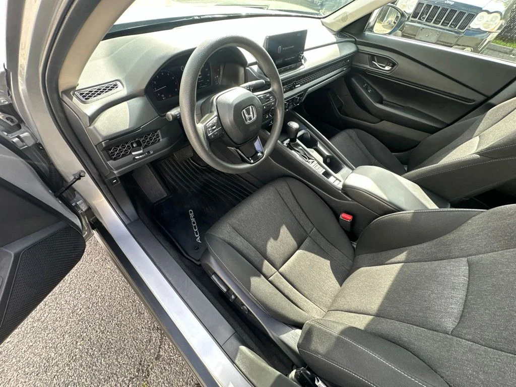 Used 2024  Honda EX image 9