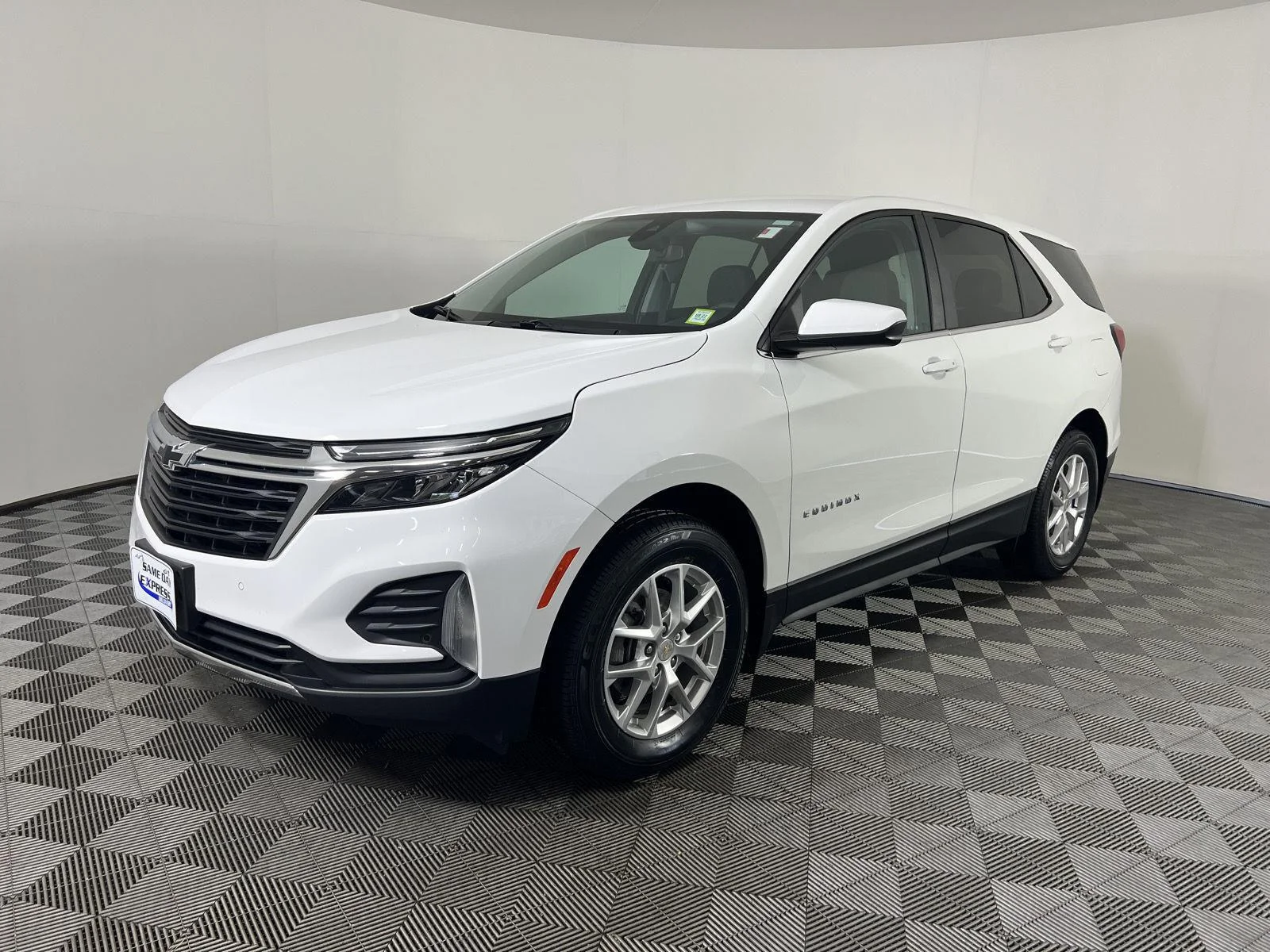 Used 2024 Summit White Chevrolet LT image 29