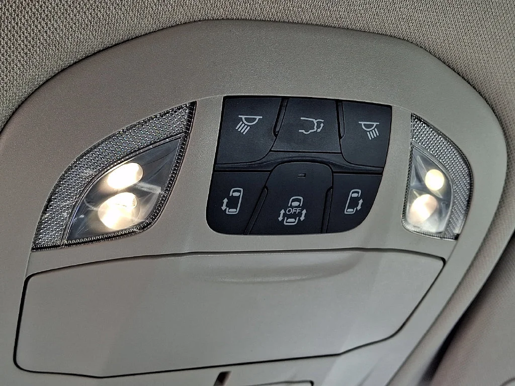 Used 2024 Diamond Black Crystal Pearlcoat Chrysler Touring L image 23