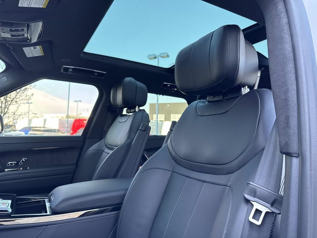 Used 2025 Fuji White Land Rover Autobiography image 22