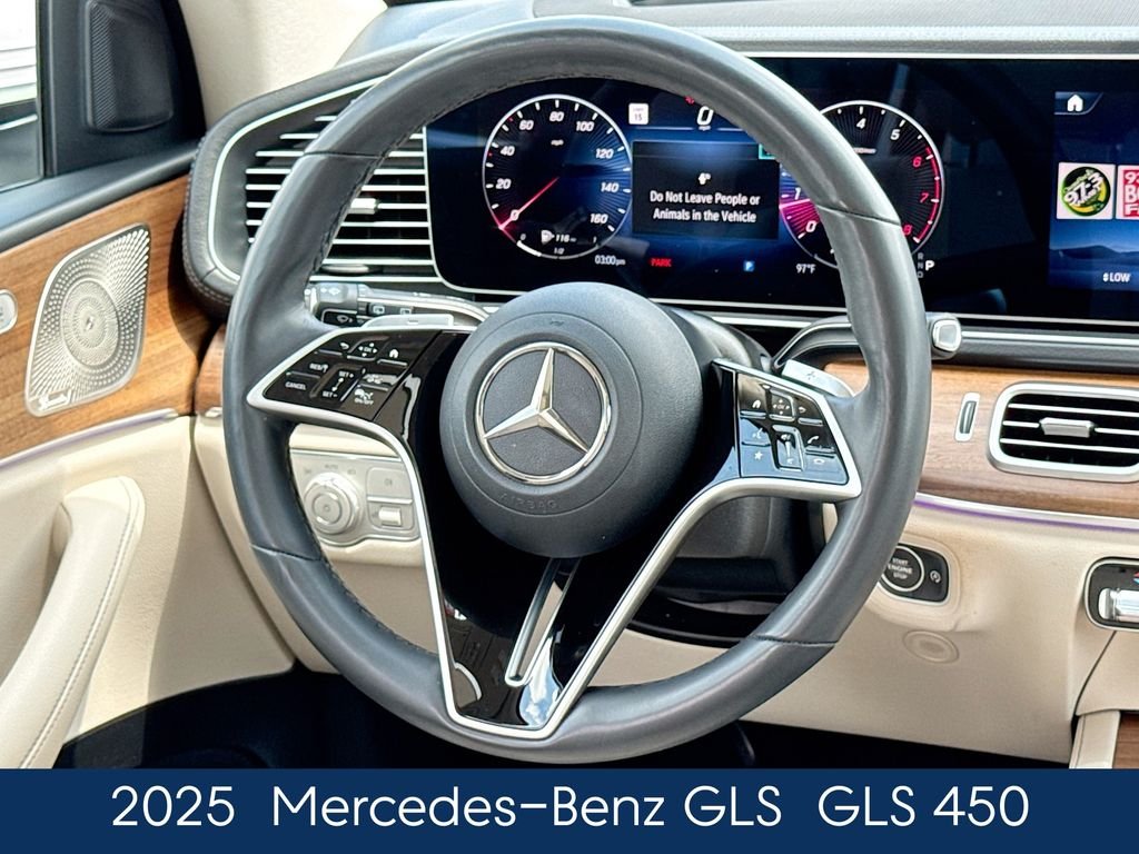 Used 2025  Mercedes-Benz GLS 450 image 28