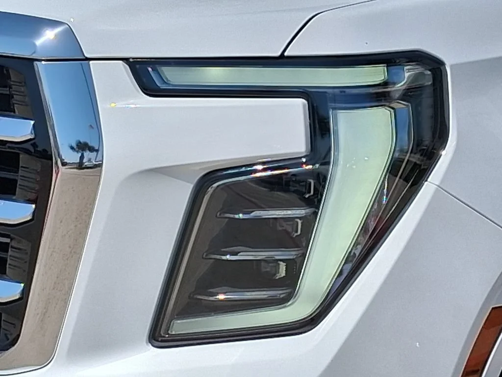 Used 2025 Summit White GMC Elevation image 8