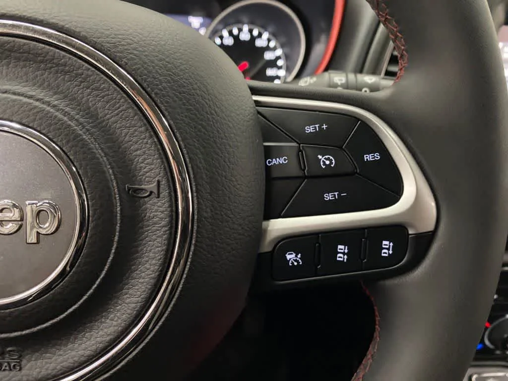 Used 2021 White Clearcoat Jeep Trailhawk image 22