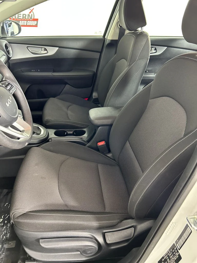 Used 2024 White Kia LXS image 12