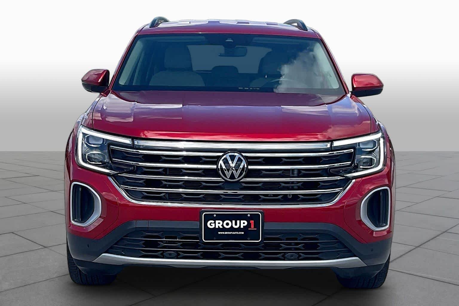 Used 2024 Aurora Red Metallic Volkswagen 2.0T SE w/Technology image 4
