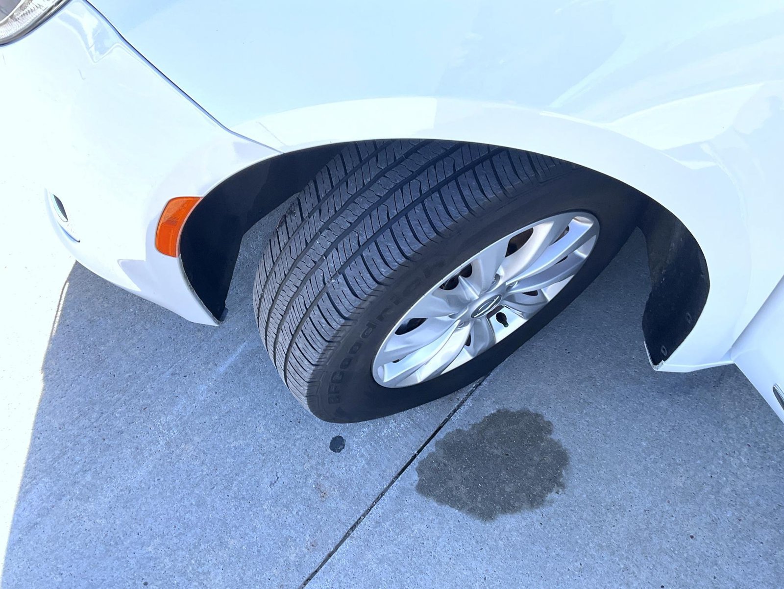 Used 2018 White Chrysler Touring L Plus image 25