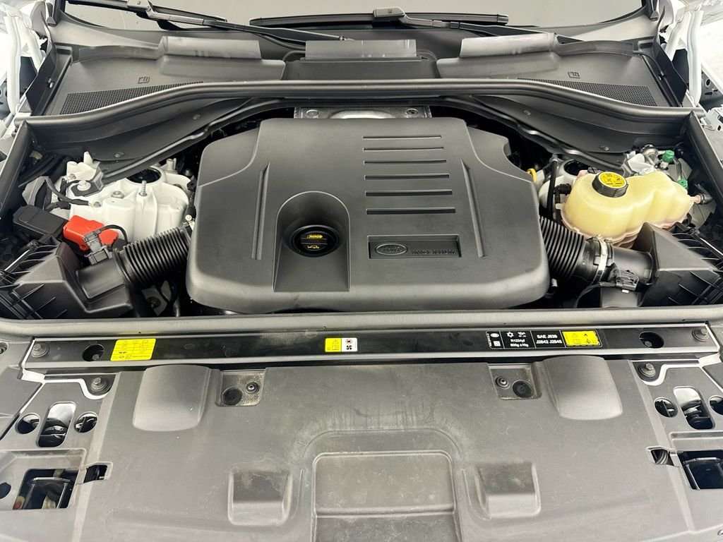 Certified Used 2025 White Land Rover Dynamic SE image 31