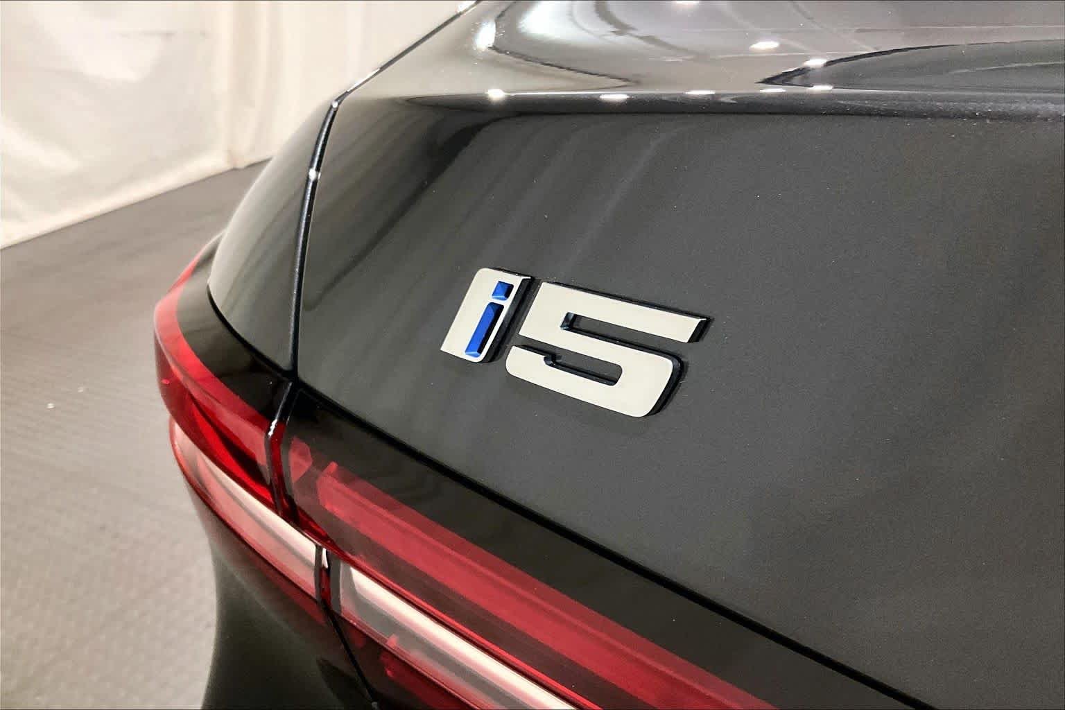 Used 2026 Dark Graphite Metallic BMW xDrive40 image 9