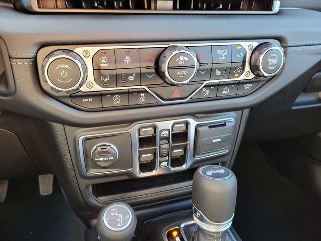 2025 Jeep Wrangler 4-Door Sahara - Photo 23