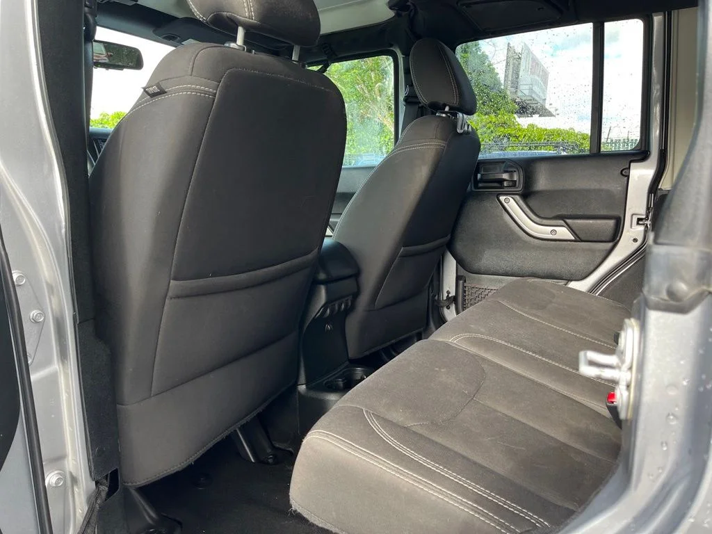 Used 2018 Silver Jeep Unlimited Sahara image 12