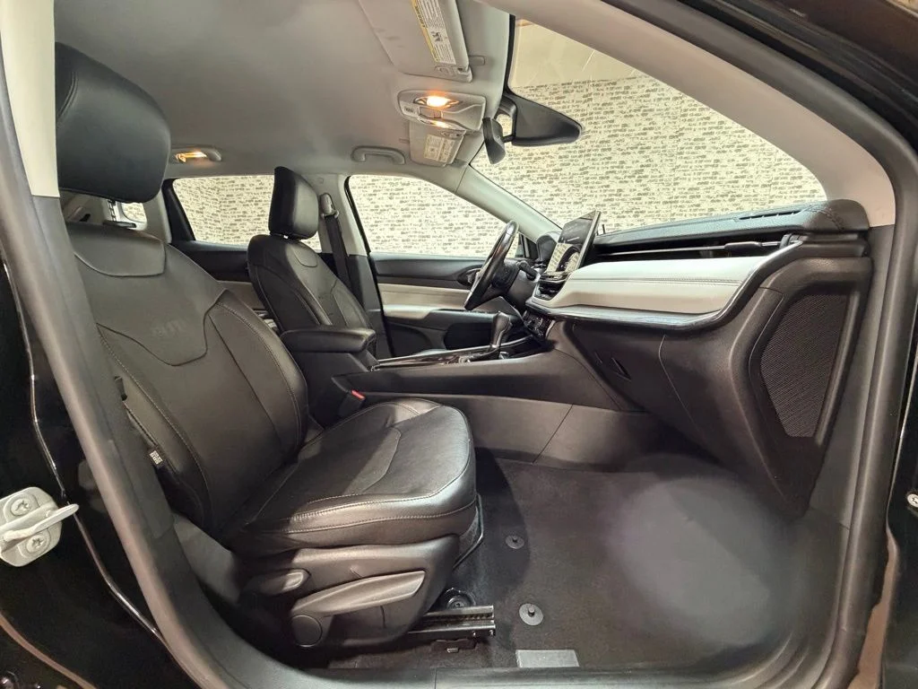 Used 2022 Black Jeep Limited image 9