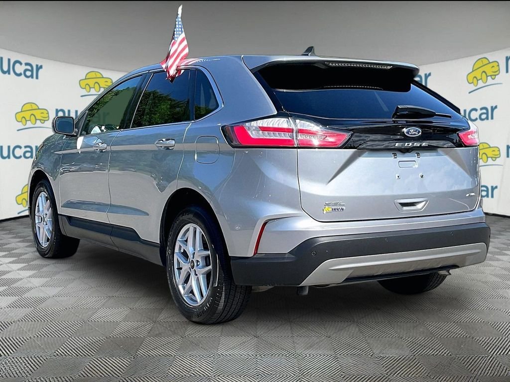 Used 2024 Silver Ford SEL image 4