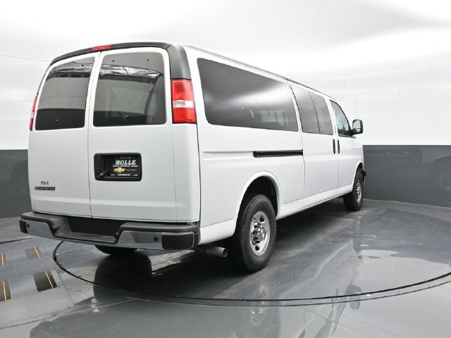 2024 Chevrolet Express Passenger LT - Photo 6