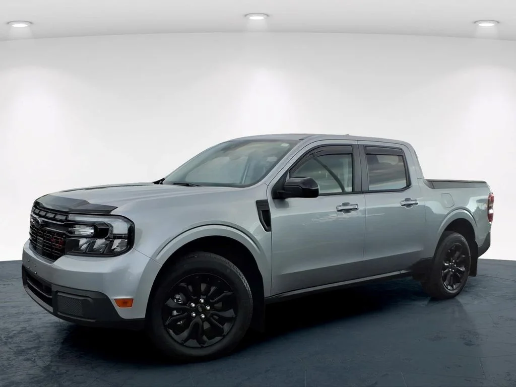 Used 2024 Silver Ford Lariat image 2