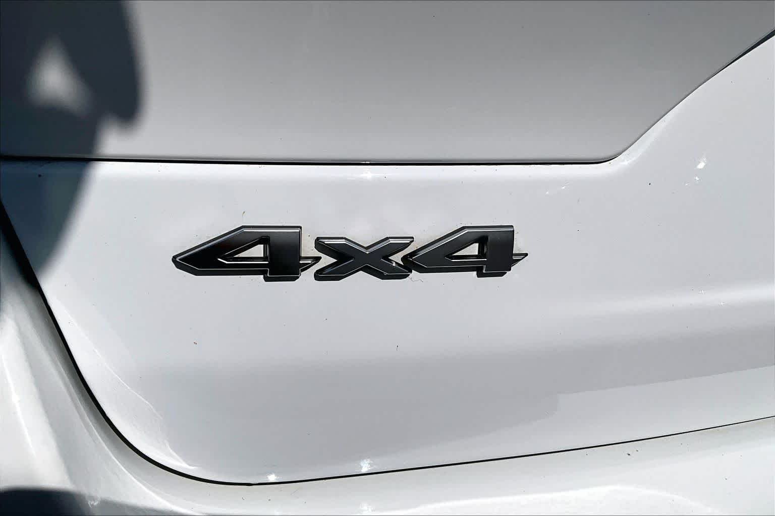 Used 2022 Bright White Clearcoat Jeep Summit image 31