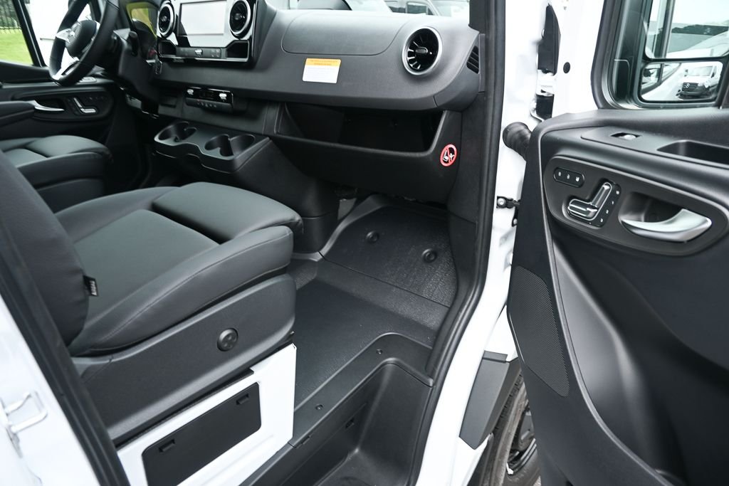 New 2026 Arctic White Mercedes-Benz  image 17