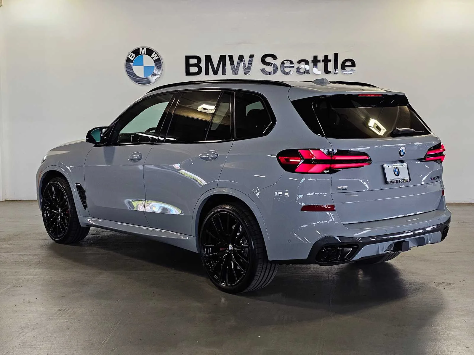 New 2026 Brooklyn Grey Metallic BMW M60i image 4