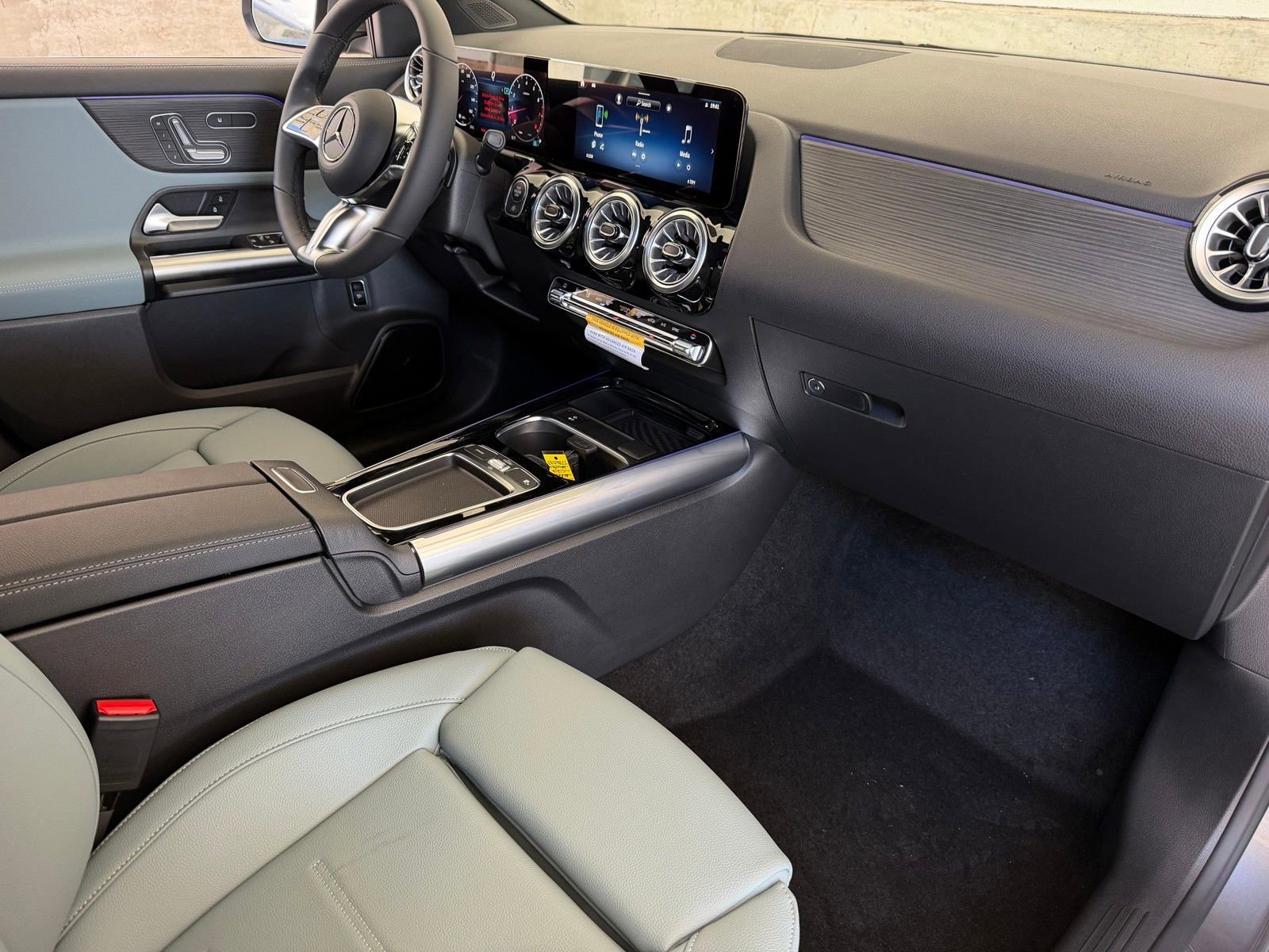 New 2026 Mountain Grey Metallic Mercedes-Benz GLA 250 image 37