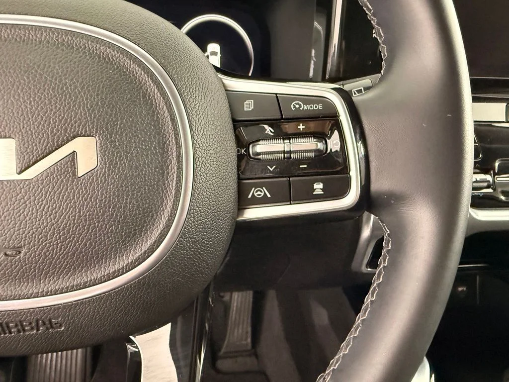 Used 2023 White Kia SX image 25