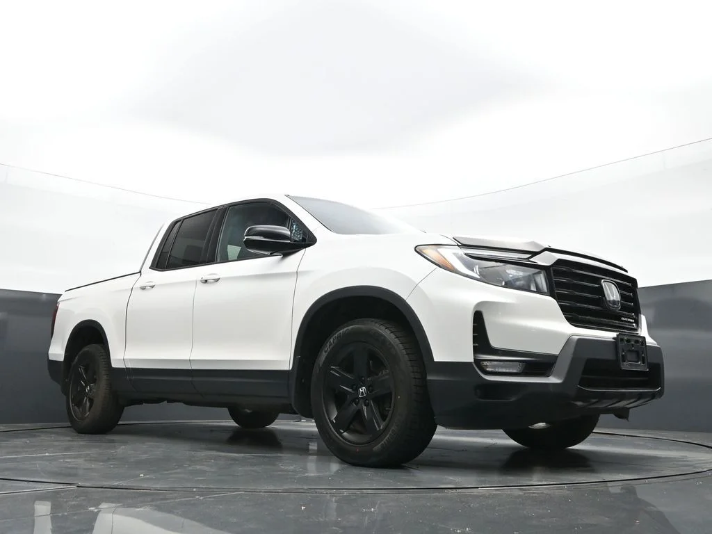 Used 2023 Platinum White Pearl Honda Black Edition image 29