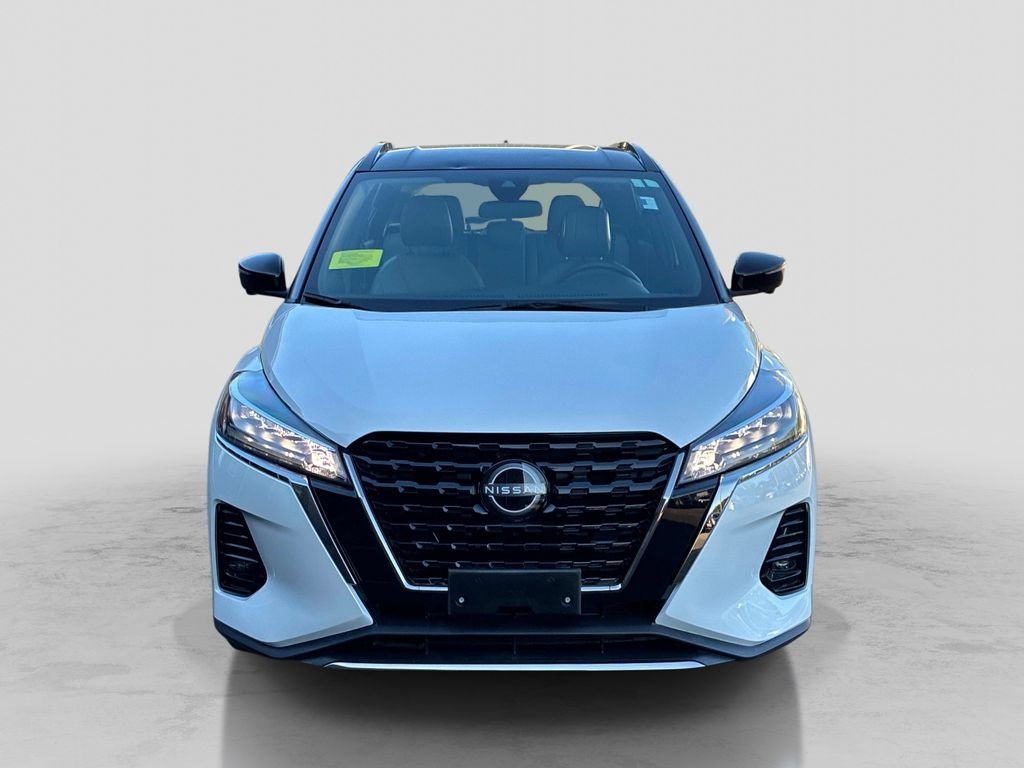 Used 2023 White Nissan SR image 2