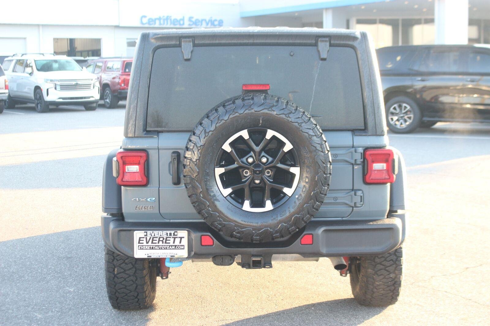 Used 2024 Grey Jeep Rubicon image 6