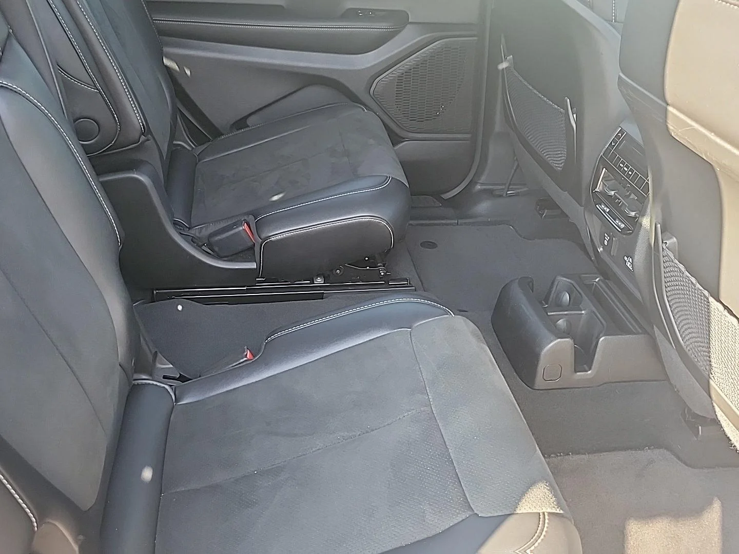 Used 2025 Silver Zynith Jeep Altitude X image 23