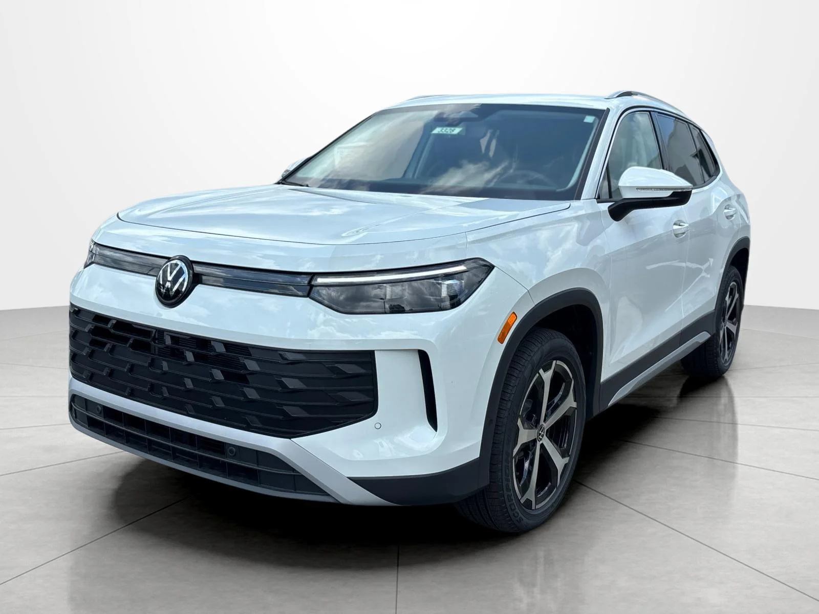 New 2026 pure white Volkswagen SE image 1