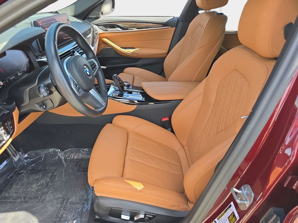 Used 2023 Red BMW 540i image 18