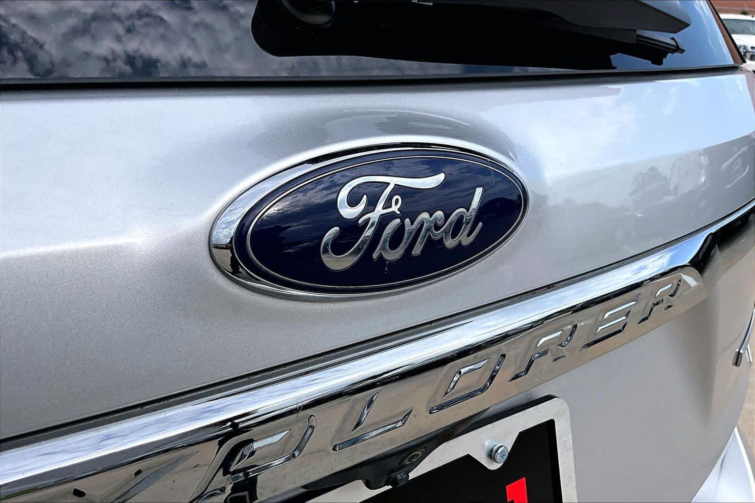 Used 2018 Ingot Silver Metallic Ford Limited image 31