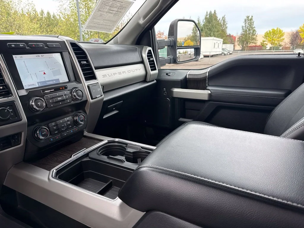 Used 2020 Black Metallic Ford Lariat image 16