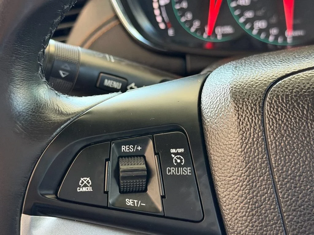 Used 2020 SILVER ICE METALLIC Chevrolet LT image 22