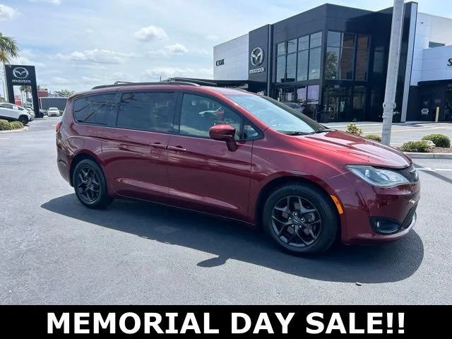 2019 Chrysler Pacifica Touring L Plus's photo