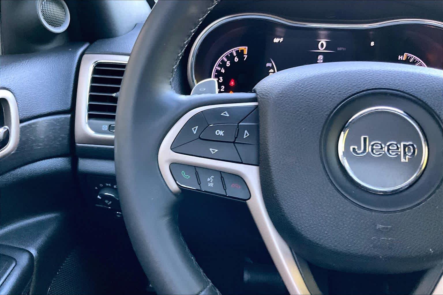 Used 2015 Billet Silver Metallic Clearcoat Jeep Laredo image 23