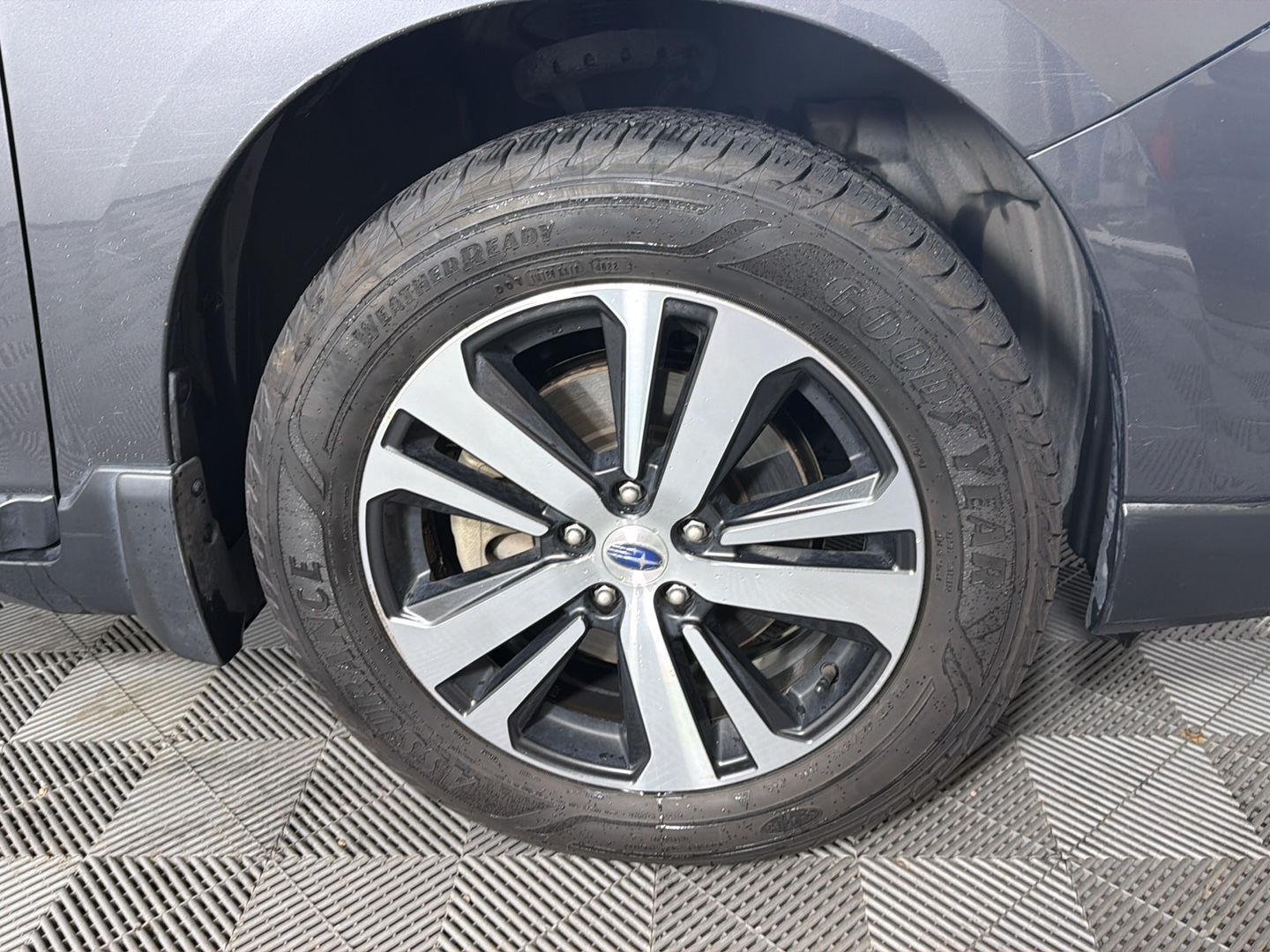 Used 2018 Magnetite Gray Metallic Subaru Limited image 4