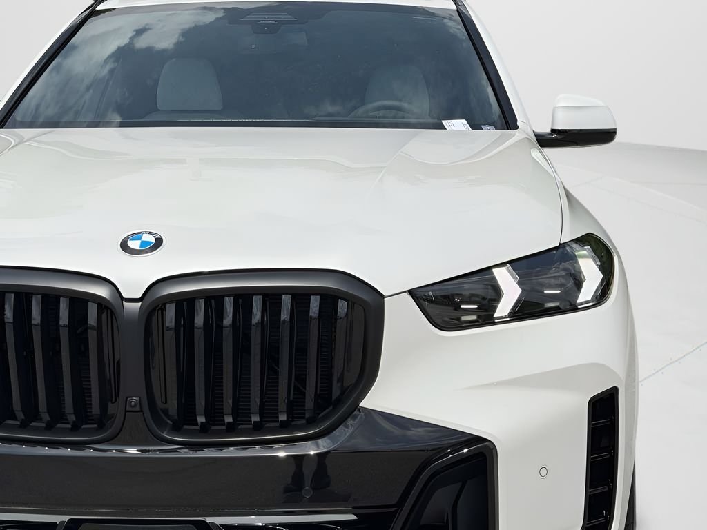New 2026 Mineral White Metallic BMW sDrive40i image 23