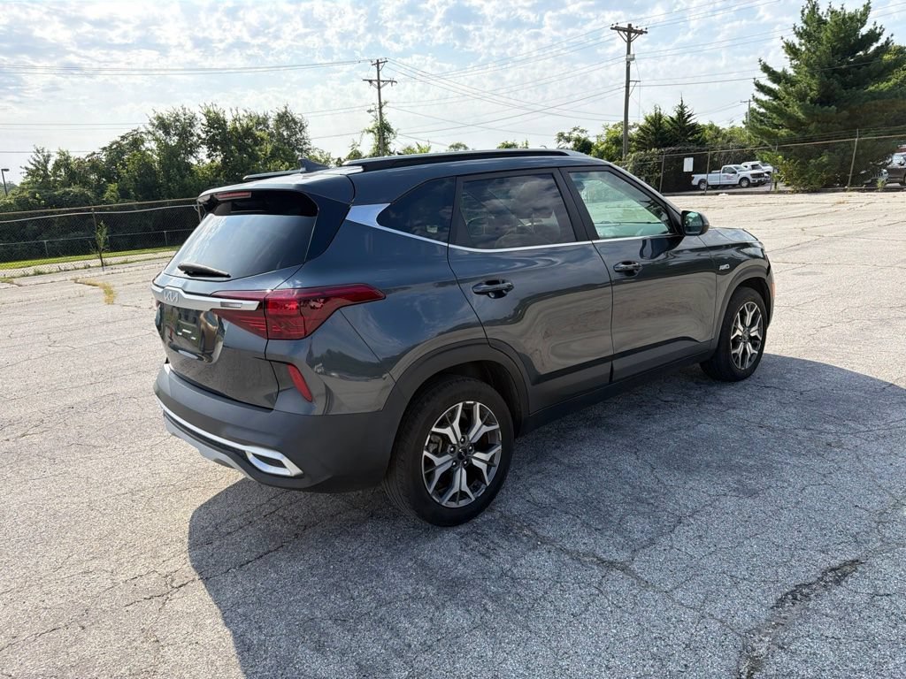Used 2022 Gravity Gray Kia EX image 3