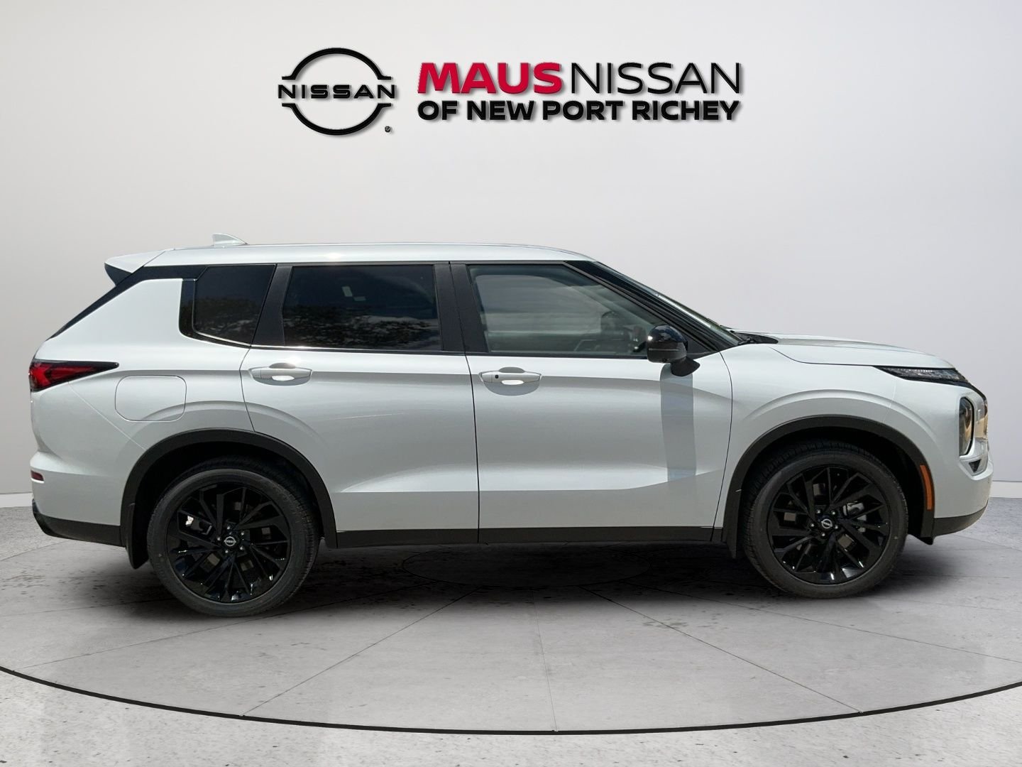 New 2026 White Nissan SL image 13