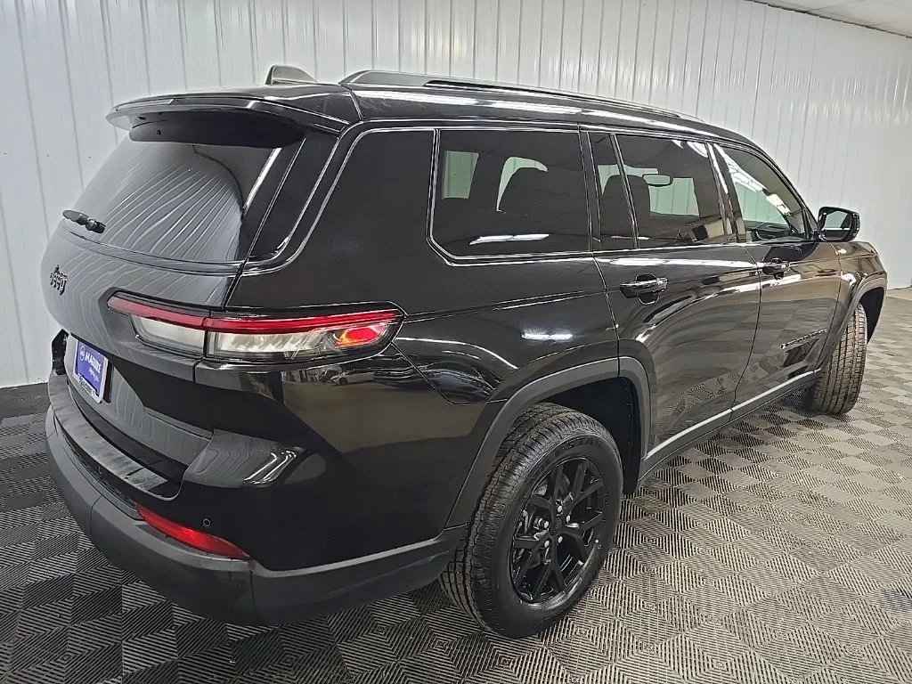 Used 2024 Black Jeep Altitude image 10