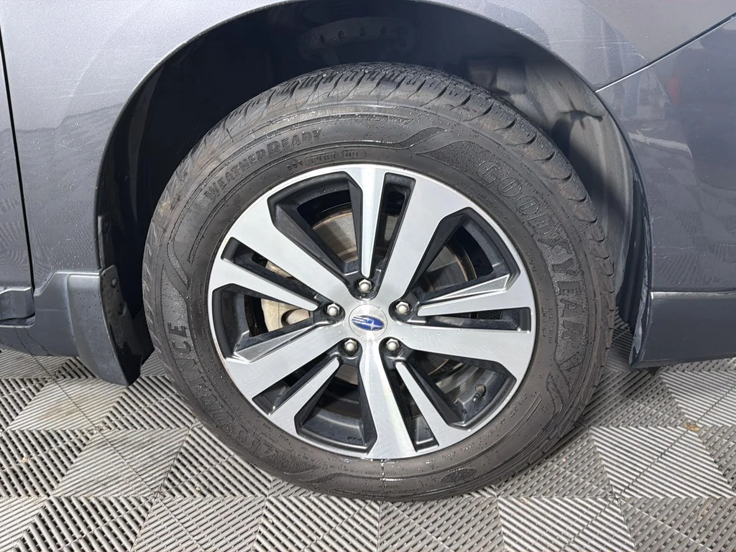 Used 2018 Magnetite Gray Metallic Subaru Limited image 4