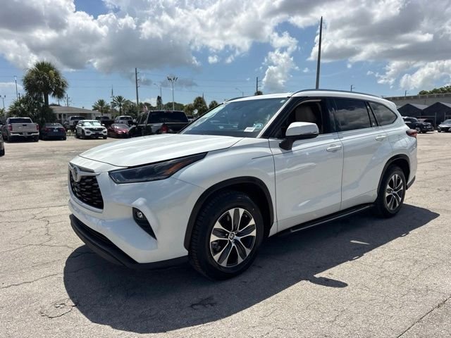 2021 Toyota Highlander XLE - Photo 7
