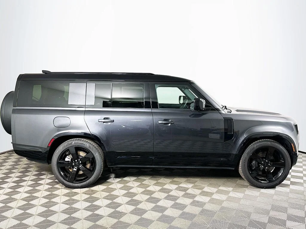 Used 2026 Carpathian Gray Premium Metallic Land Rover X-Dynamic SE image 4