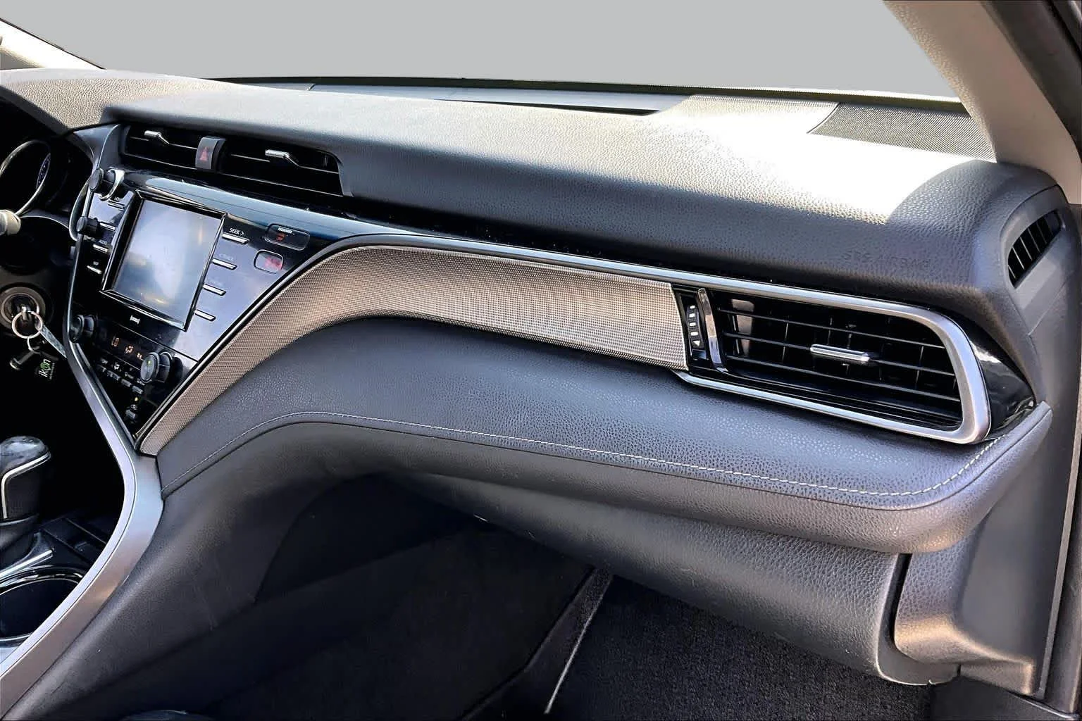 Used 2020 Celestial Silver Metallic Toyota SE image 17