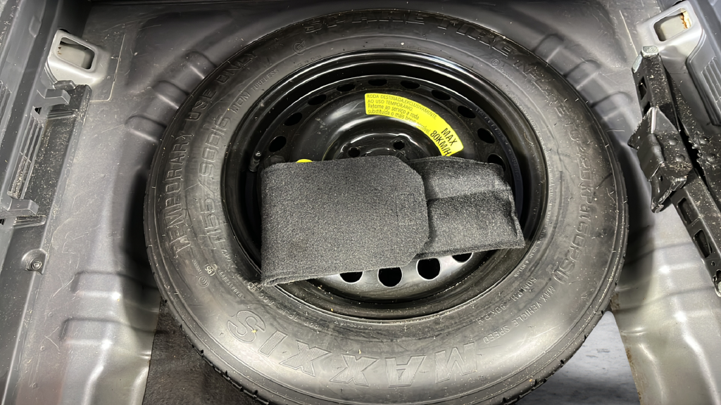 Used 2016 Grey Hyundai SE image 35