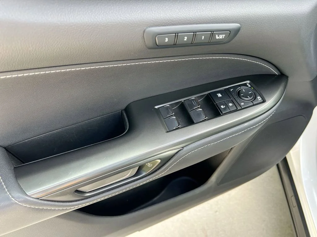Used 2022 White Pearl Lexus 350 Luxury image 11