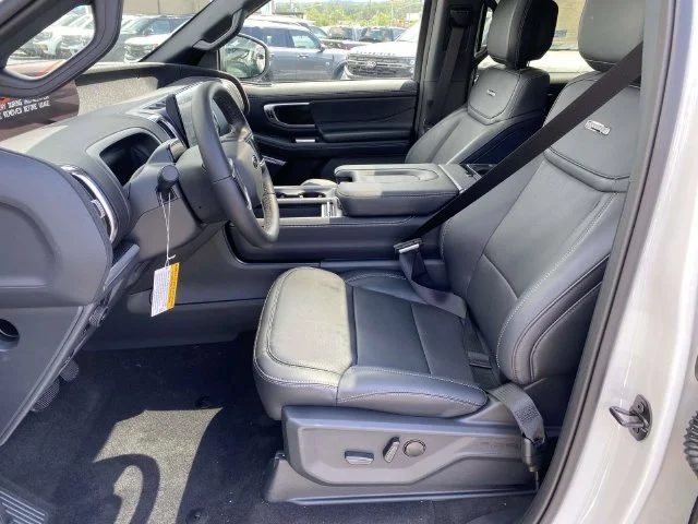 New 2026 Star White Metallic Tri-Coat Ford Platinum image 13