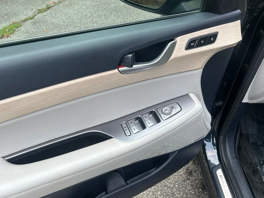 Used 2023 White Hyundai Limited image 14