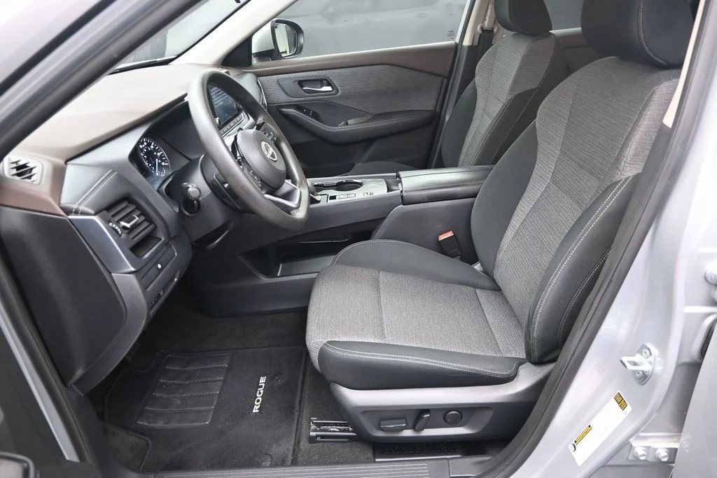 Used 2023 Silver Nissan SV image 19