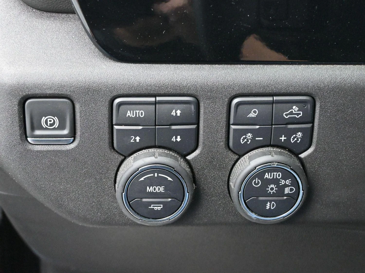 Used 2024 Black Chevrolet High Country image 28